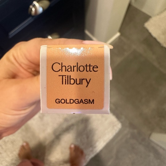 Charlotte Tilbury Beauty Wand - Picture 2 of 2